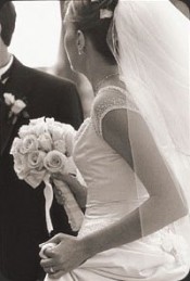 bride_back_bouquet